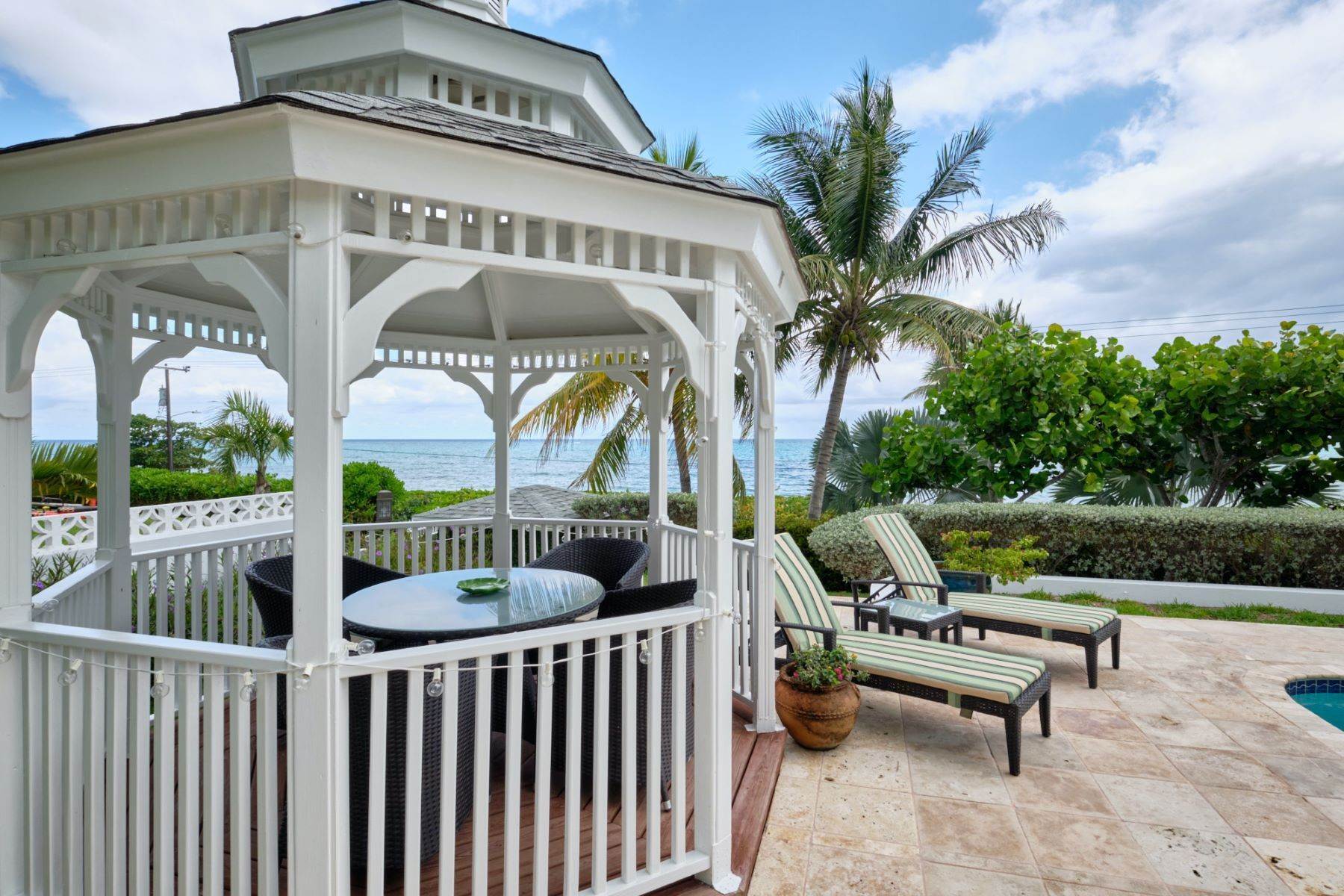 22. Single Family Homes for Sale at West Bay Street, Nassau and Paradise Island, Bahamas