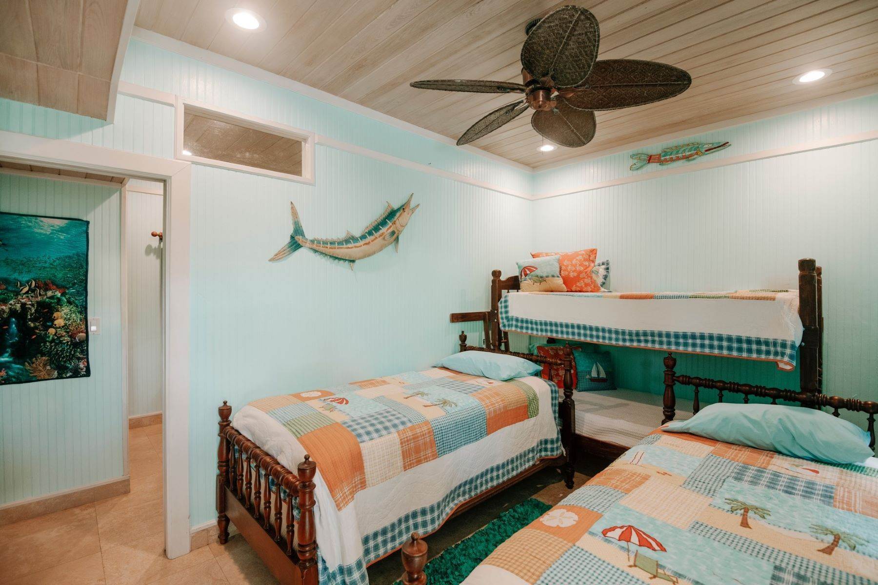 22. Single Family Homes por un Venta en Leapin Lizards Hope Town, Abaco, Bahamas