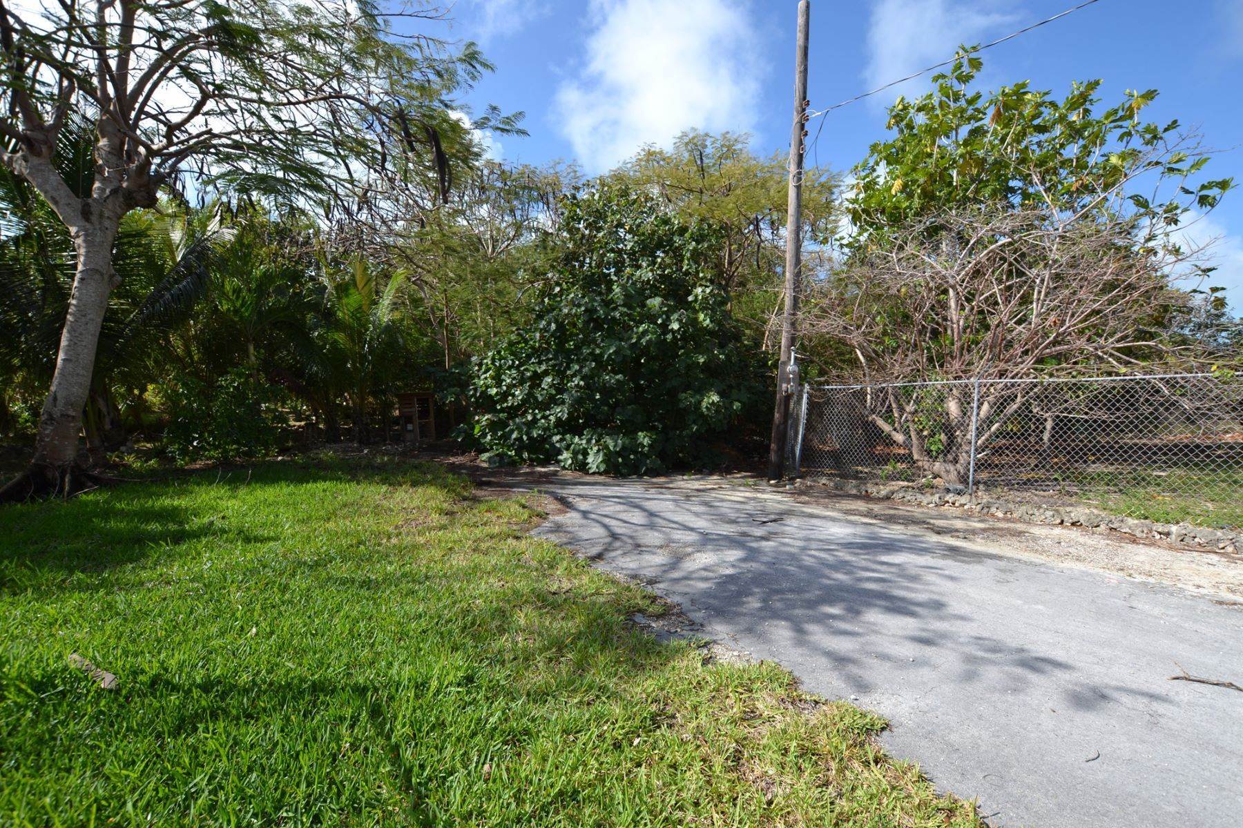 4. Land for Sale at Lot 20 - Near the Beach Russell Island, Spanish Wells, Eleuthera, Bahamas