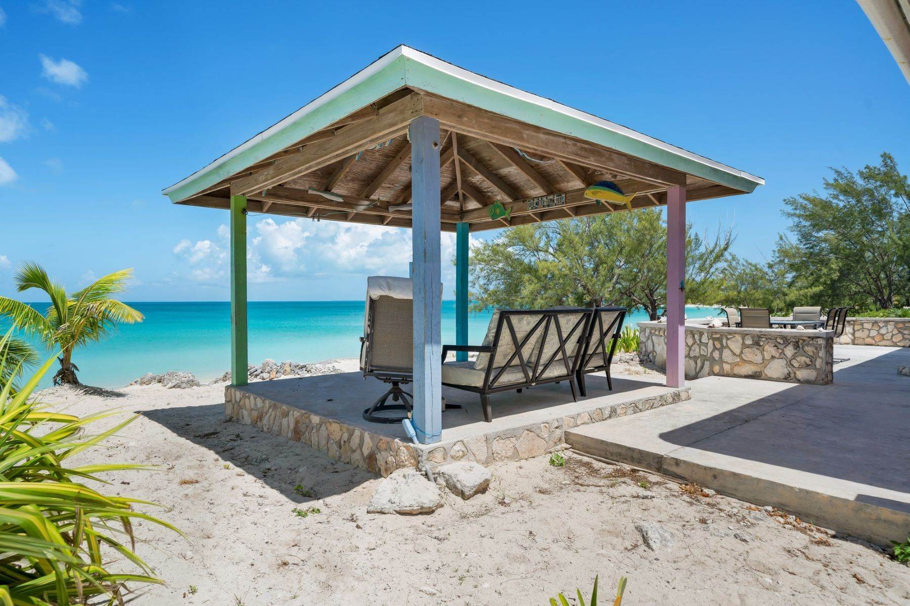 22. Single Family Homes for Sale at Baybreeze House in Bennett's Harbour Cat Island, Cat Island, Bahamas