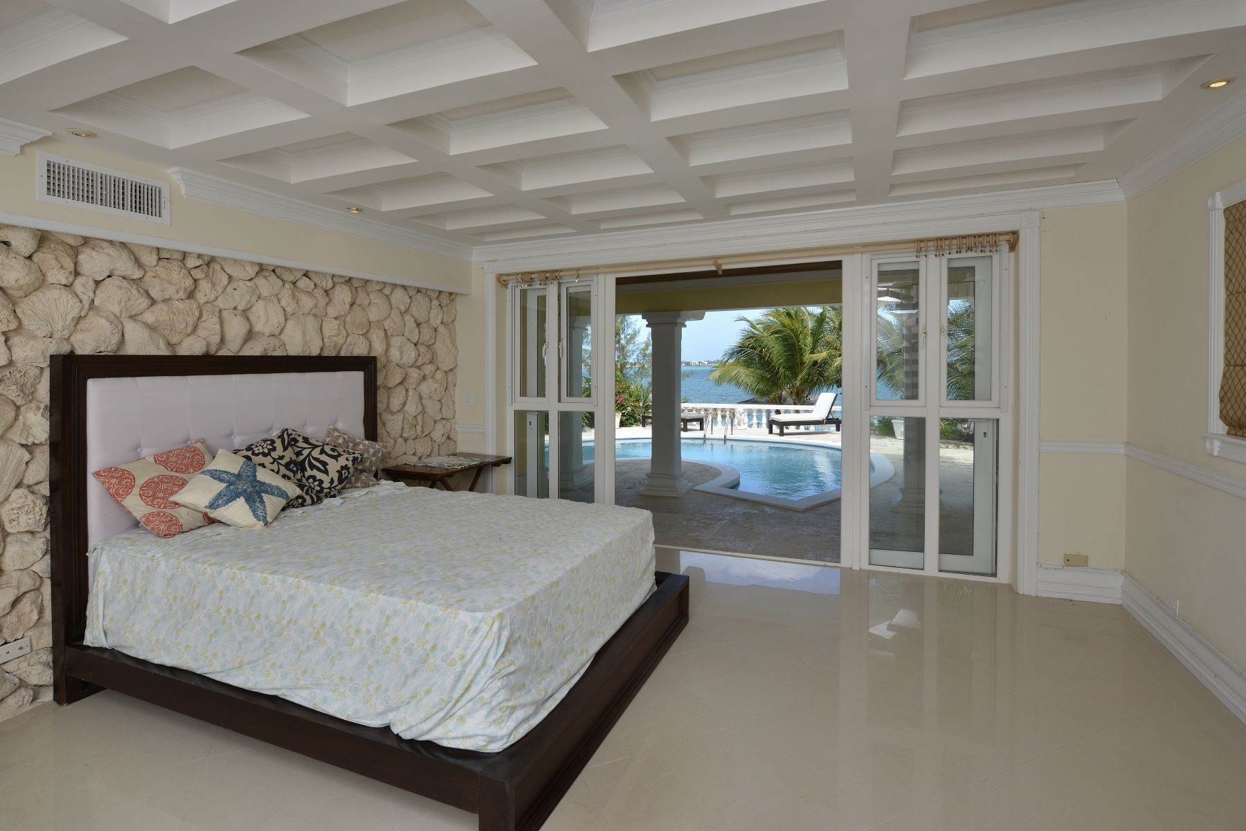 9. Single Family Homes for Sale at Half Moon House off Eastern Road Eastern Road, Nassau and Paradise Island, Bahamas