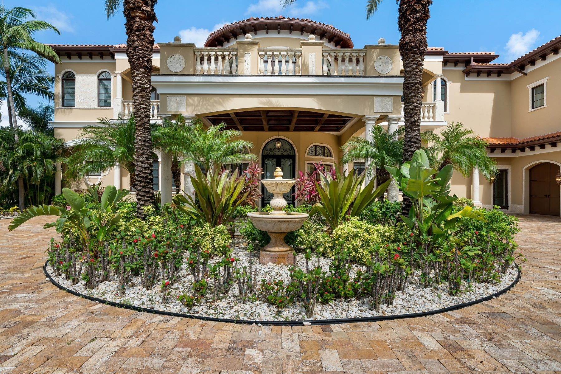 26. Single Family Homes for Sale at Villa Florentine, Ocean Club Estates Ocean Club Estates, Paradise Island, Nassau and Paradise Island, Bahamas