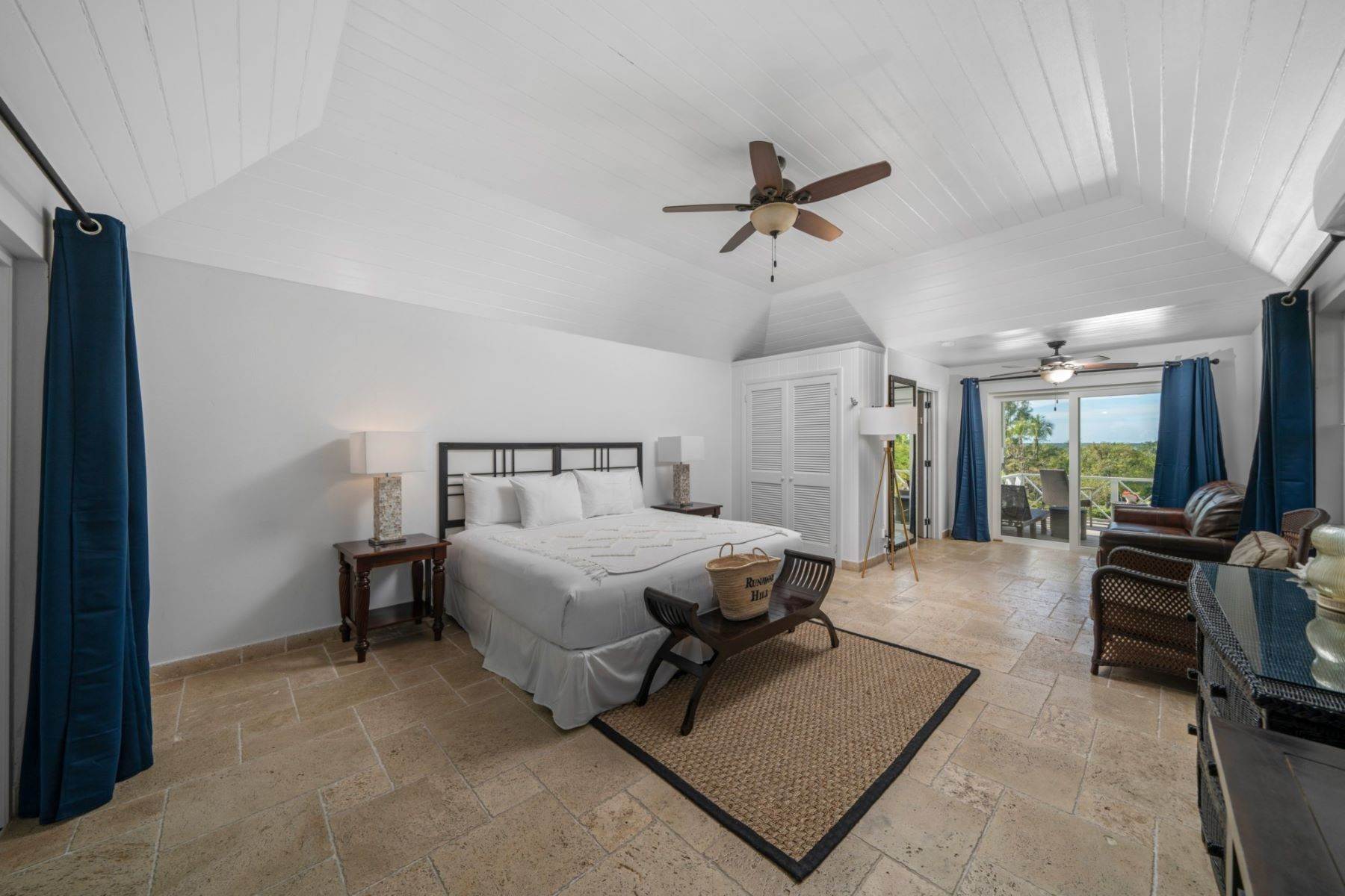 22. Commercial for Sale at Runaway Hill Inn Harbour Island, Eleuthera, Bahamas