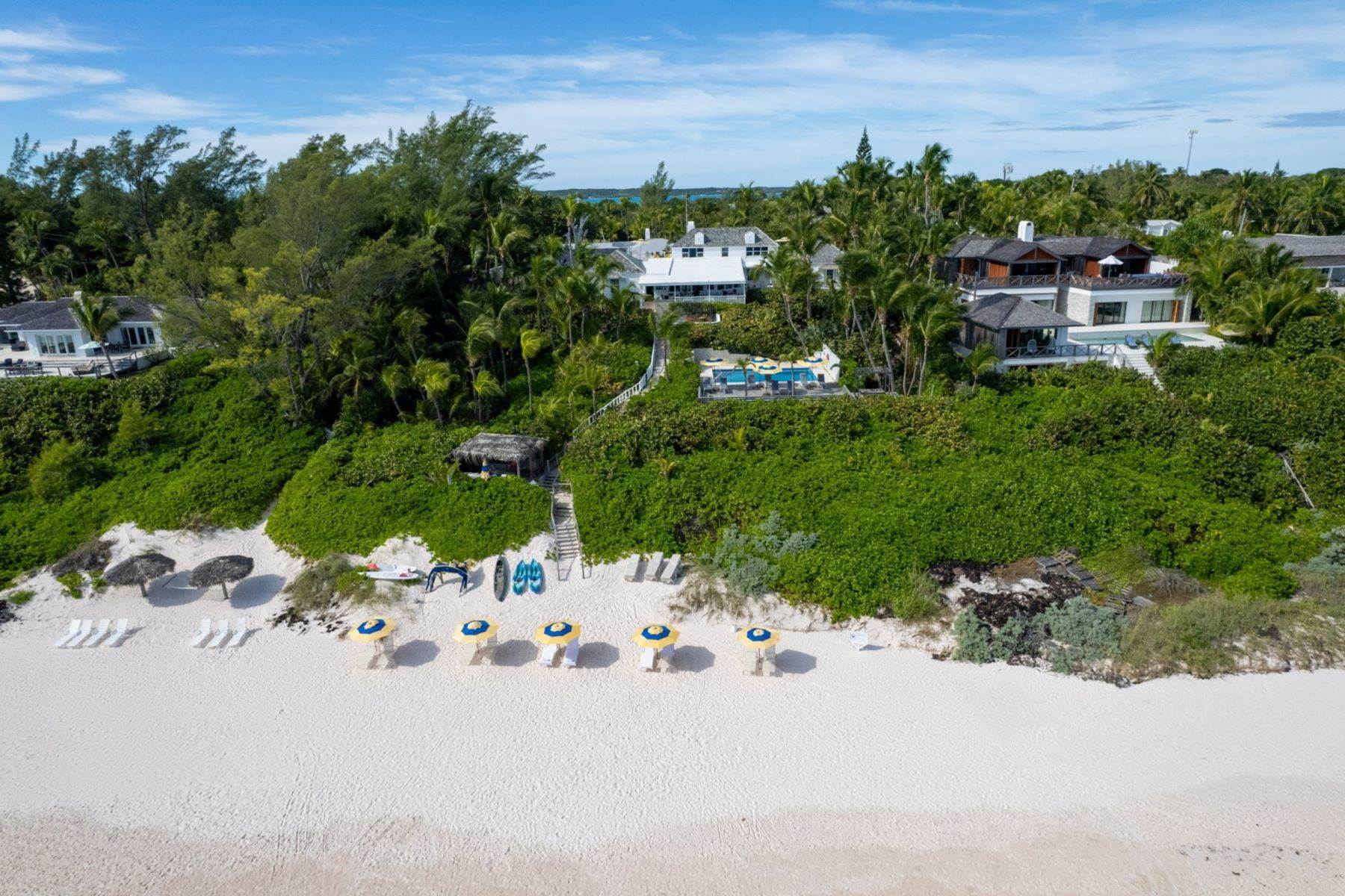 37. Single Family Homes pour l Vente à Runaway Hill Inn Harbour Island, Eleuthera, Bahamas
