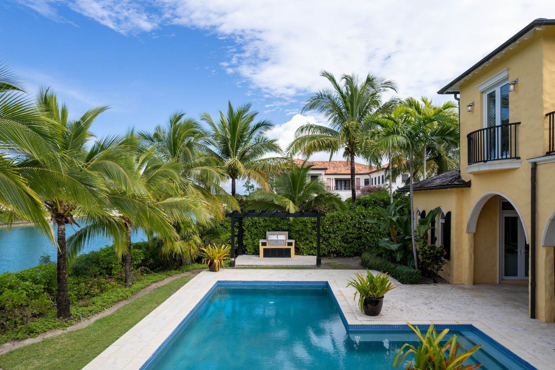 5. Single Family Homes for Sale at Amazonia House, Montagu Island Old Fort Bay, Nassau and Paradise Island, Bahamas