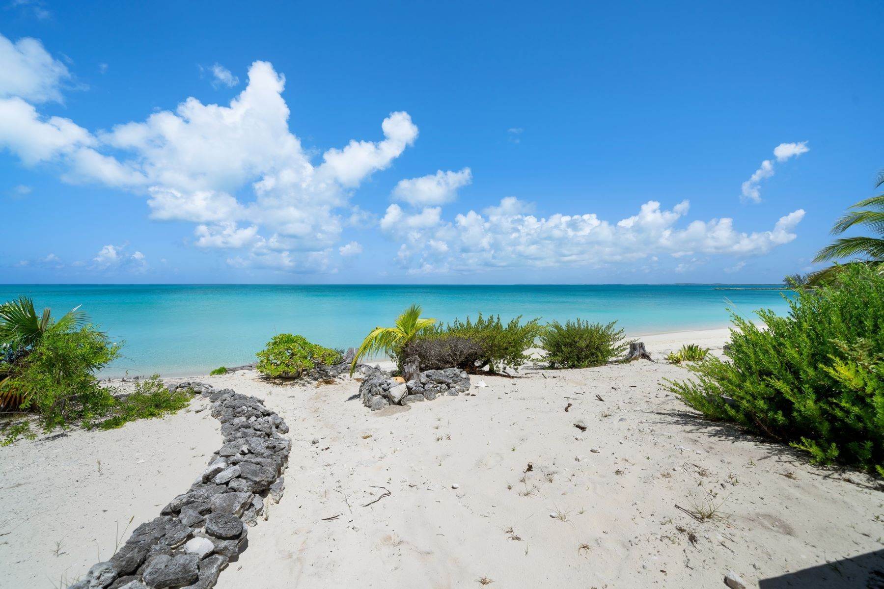 23. Single Family Homes for Sale at Seabreeze House in Bennett's Harbour Cat Island, Cat Island, Bahamas