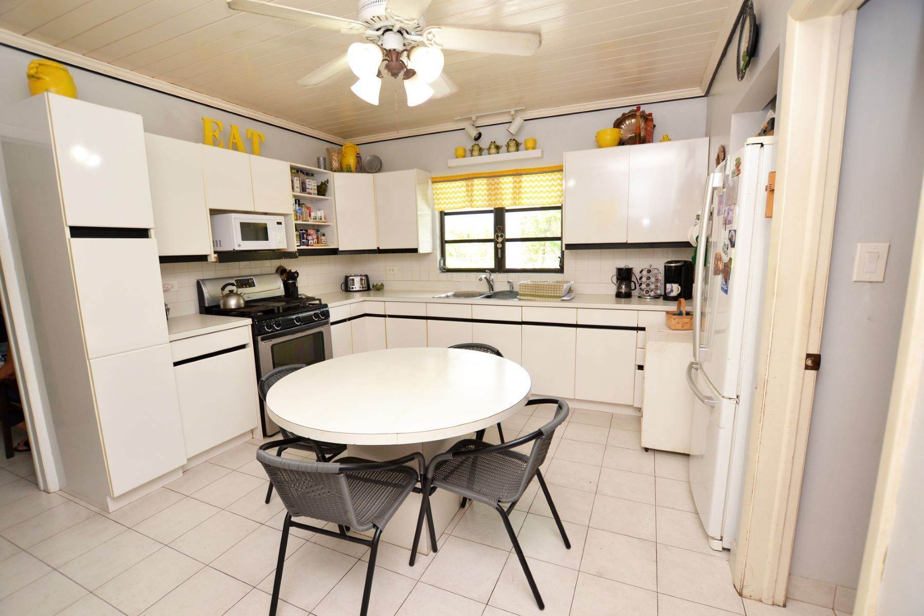 3. Single Family Homes pour l Vente à Place 'N The Sun Spanish Wells, Eleuthera, Bahamas