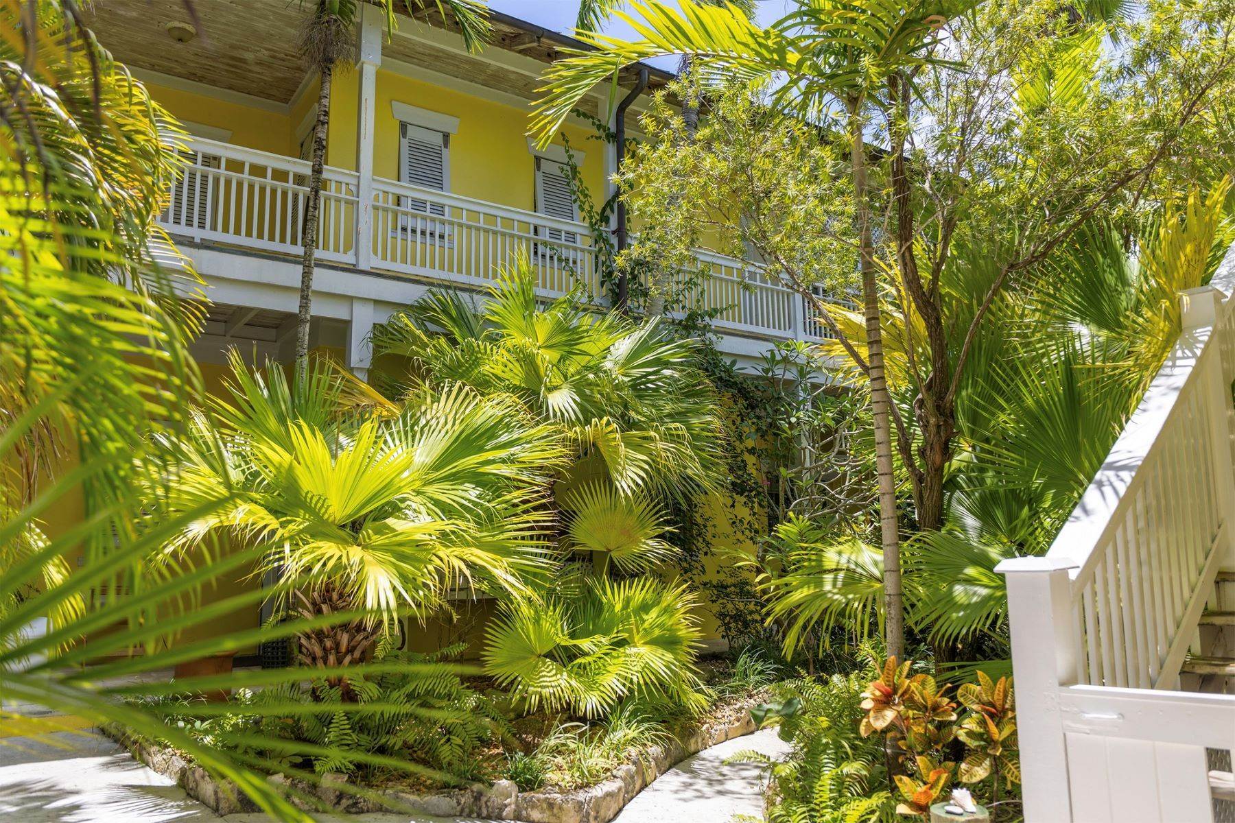 24. Single Family Homes for Sale at Pirates Retreat, Islands of Old Fort Old Fort Bay, Nassau and Paradise Island, Bahamas