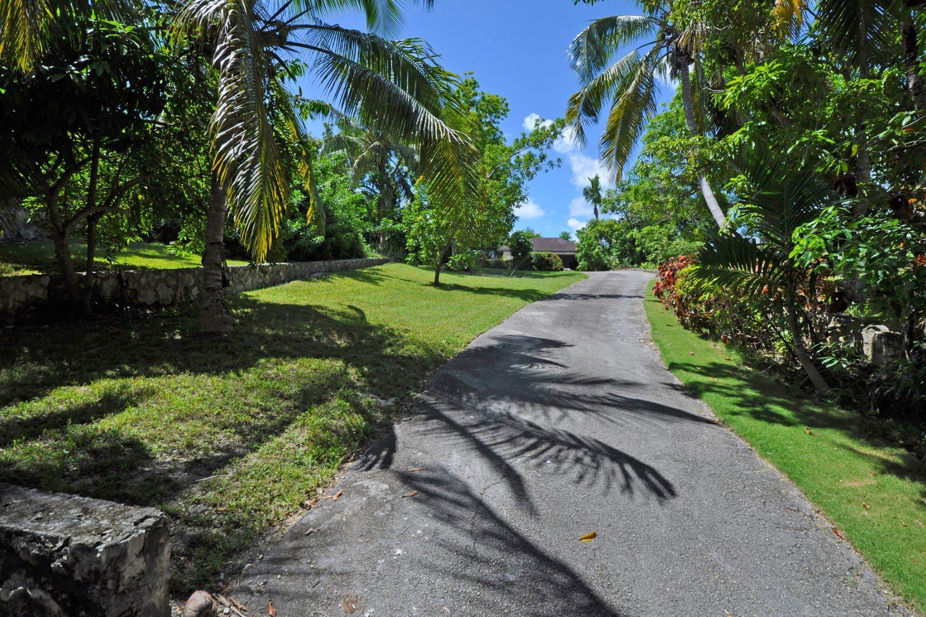 27. Single Family Homes for Sale at Village Road, Nassau and Paradise Island, Bahamas