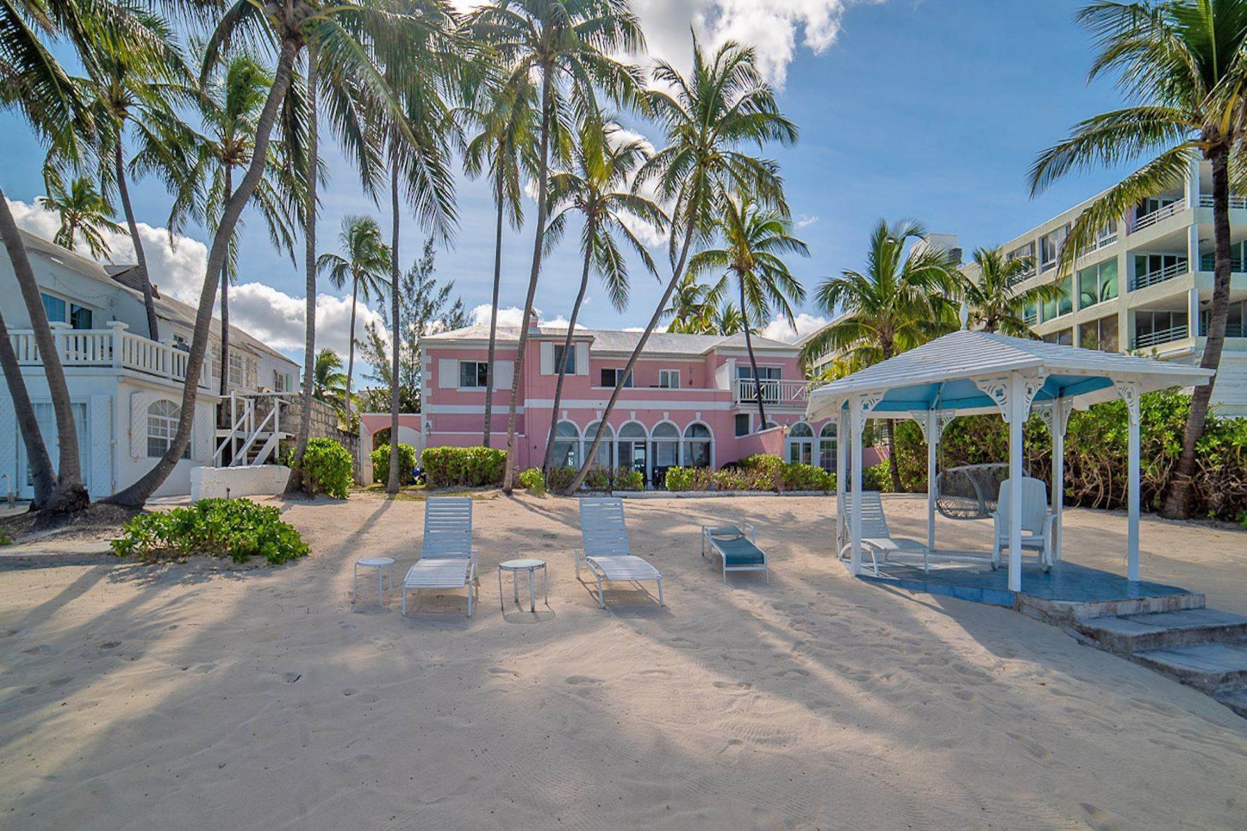 Multi-Family Homes für Verkauf beim Cable Beach, New Providence/Nassau, Bahamas