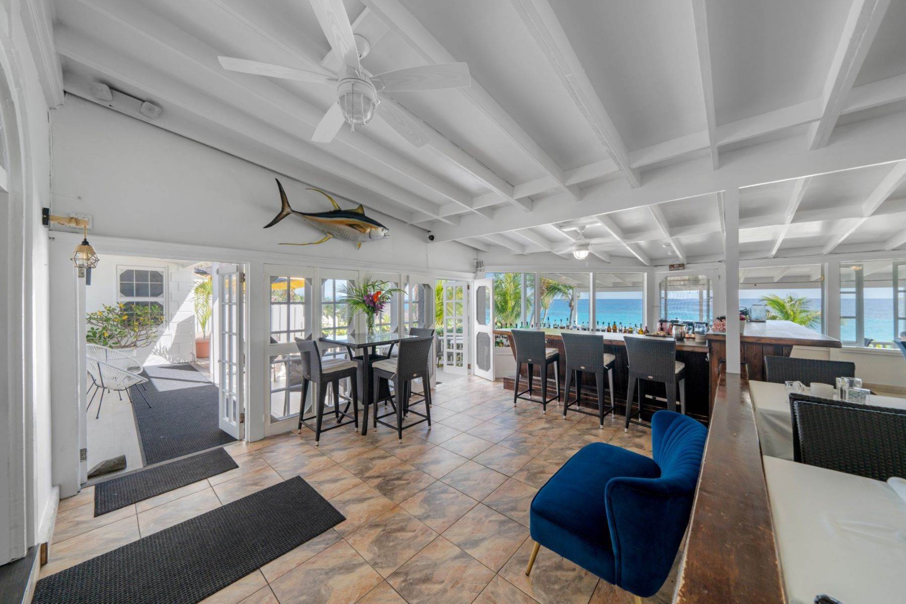 14. Single Family Homes por un Venta en Runaway Hill Inn Harbour Island, Eleuthera, Bahamas