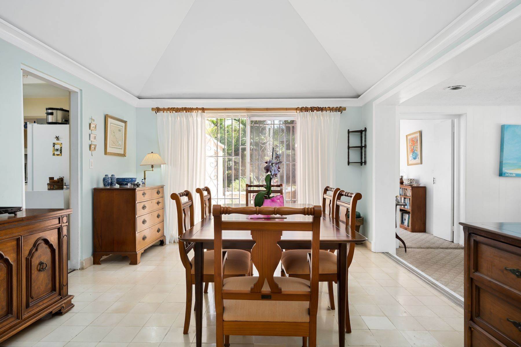 8. Single Family Homes for Sale at La Casita, Prospect Ridge Prospect Ridge, Nassau and Paradise Island, Bahamas
