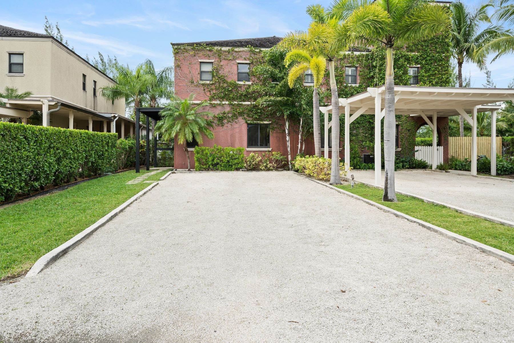 17. Single Family Homes for Sale at 15 Turnberry, Charlotteville Turnberry, Charlotteville, Nassau and Paradise Island, Bahamas