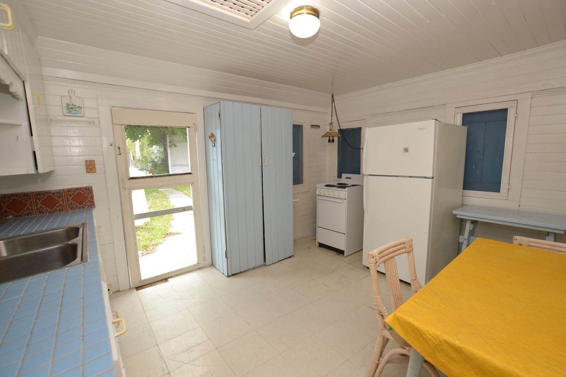6. Single Family Homes pour l Vente à The Barristers Spanish Wells, Eleuthera, Bahamas