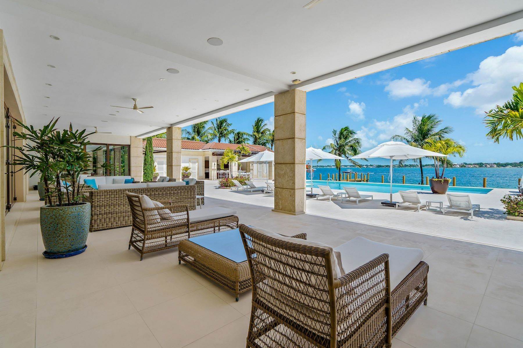 9. Single Family Homes for Sale at Harbour Way Paradise Island, Nassau and Paradise Island, Bahamas