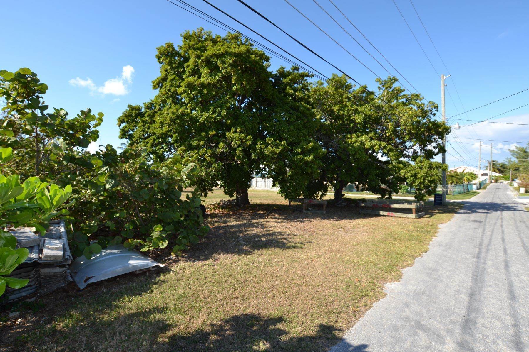Land für Verkauf beim Spacious Vacant Lot - 11th Street Spanish Wells, Eleuthera, Bahamas