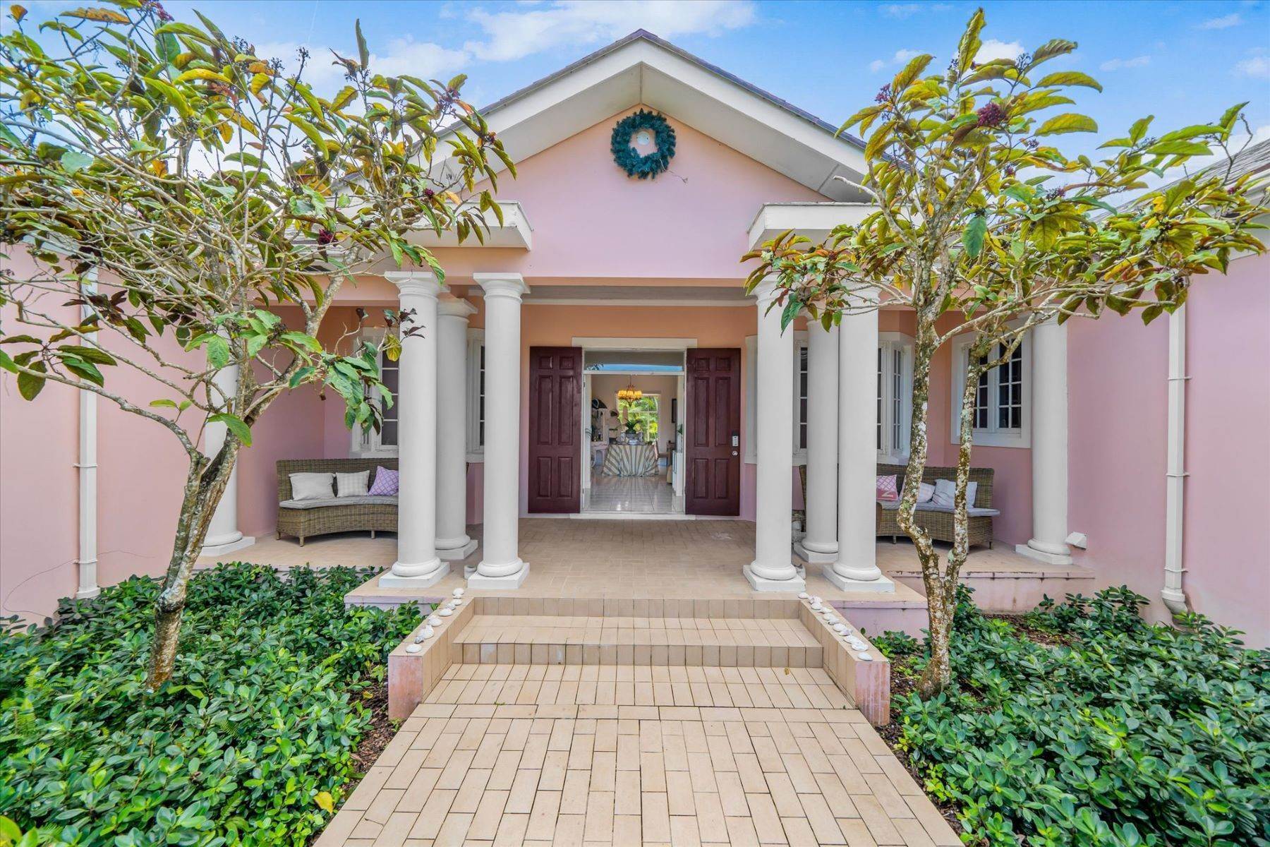 19. Single Family Homes for Sale at Lyford Cay, Nassau and Paradise Island, Bahamas