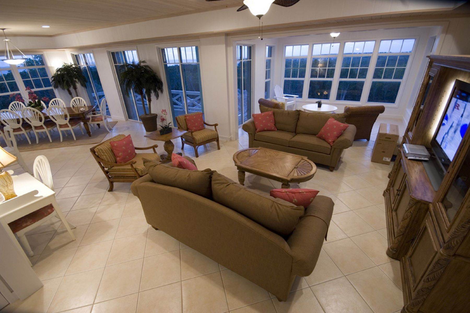 6. Single Family Homes 为 销售 在 Panoramic Guana Cay, 阿巴科, . 巴哈马