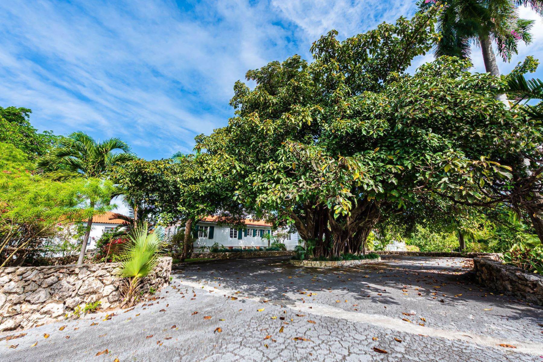 32. Single Family Homes for Sale at Sigrist House, Prospect Ridge Prospect Ridge, Nassau and Paradise Island, Bahamas