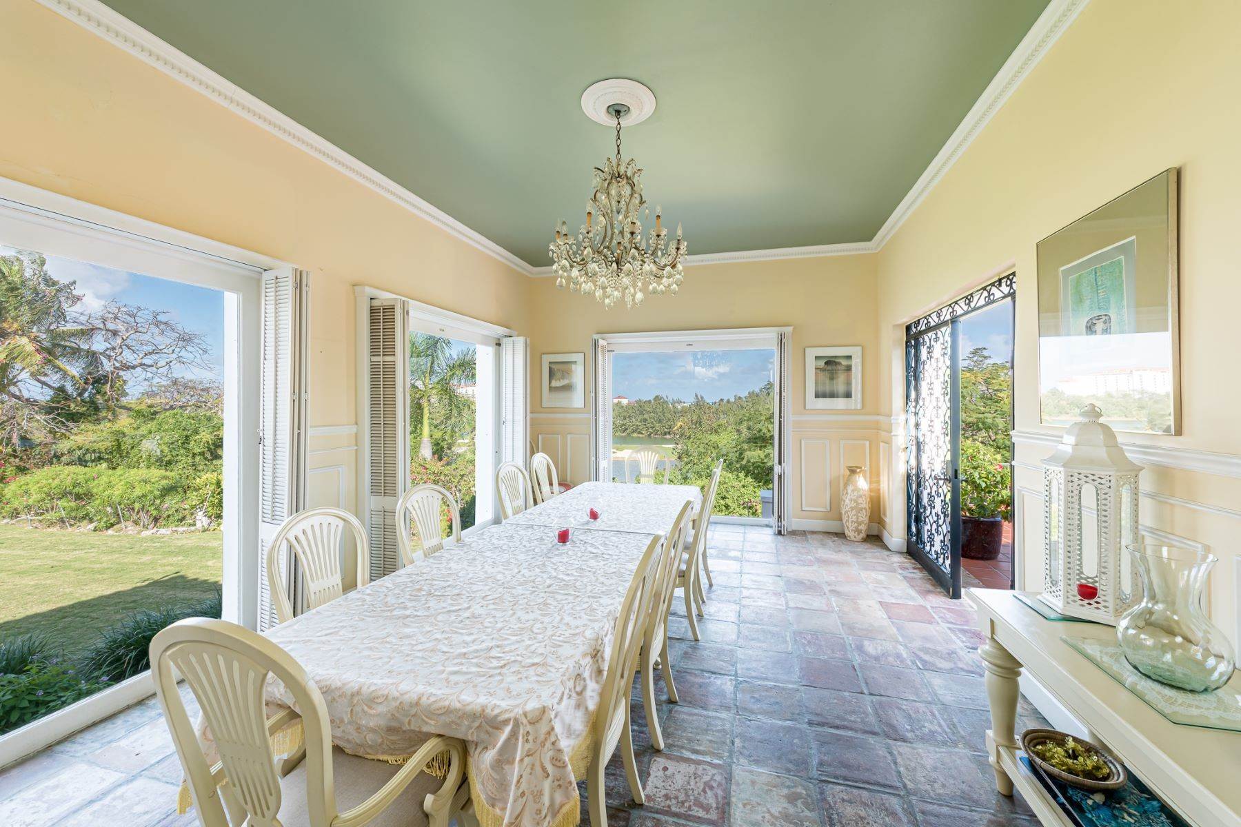 20. Single Family Homes for Sale at Sigrist House, Prospect Ridge Prospect Ridge, Nassau and Paradise Island, Bahamas