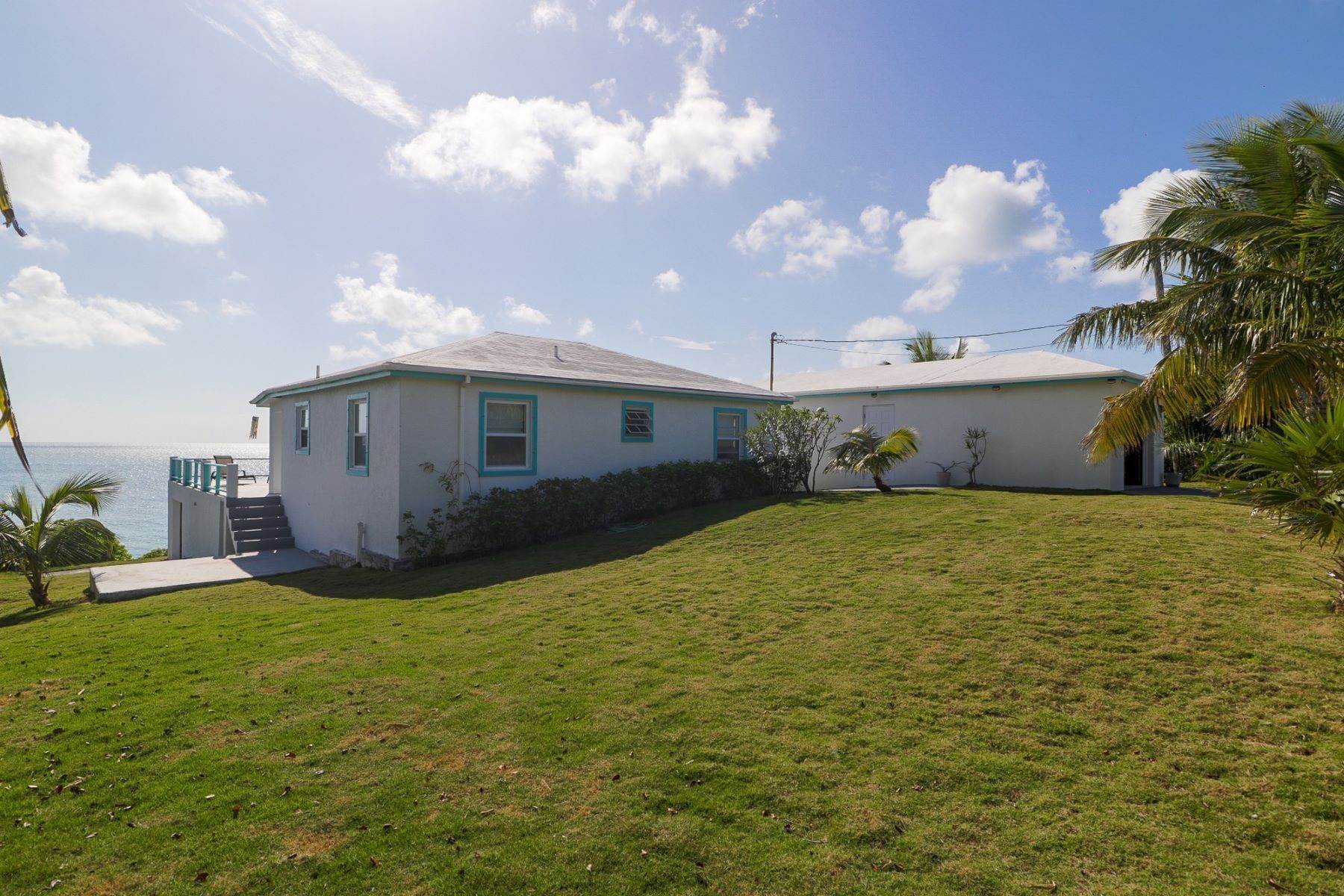 21. Single Family Homes für Verkauf beim Hillside Home with Remarkable Water Frontage Rainbow Bay, Eleuthera, Bahamas