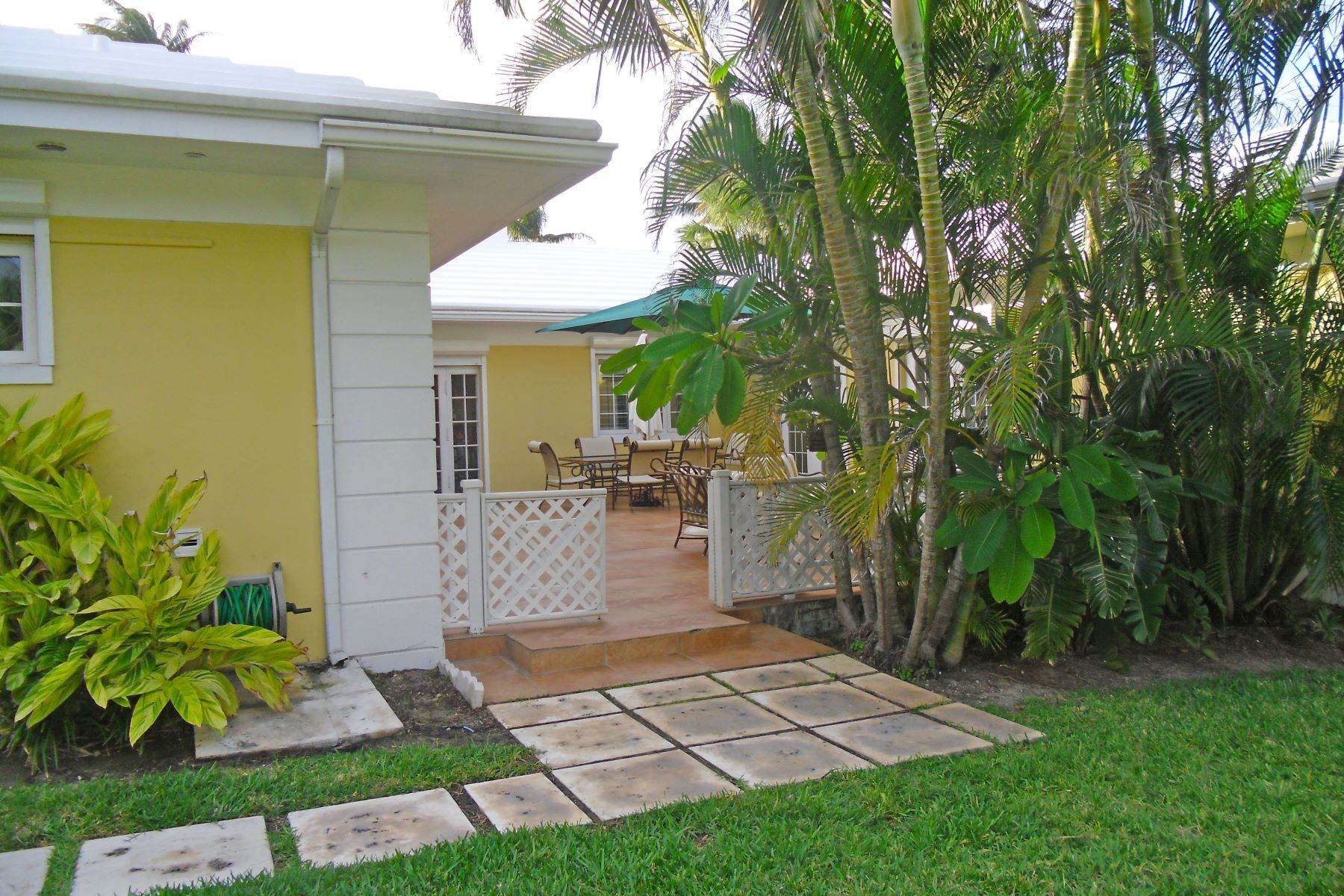 15. Single Family Homes bei Sunshine House in Vista Marina Vista Marina, West Bay Street, New Providence/Nassau, Bahamas