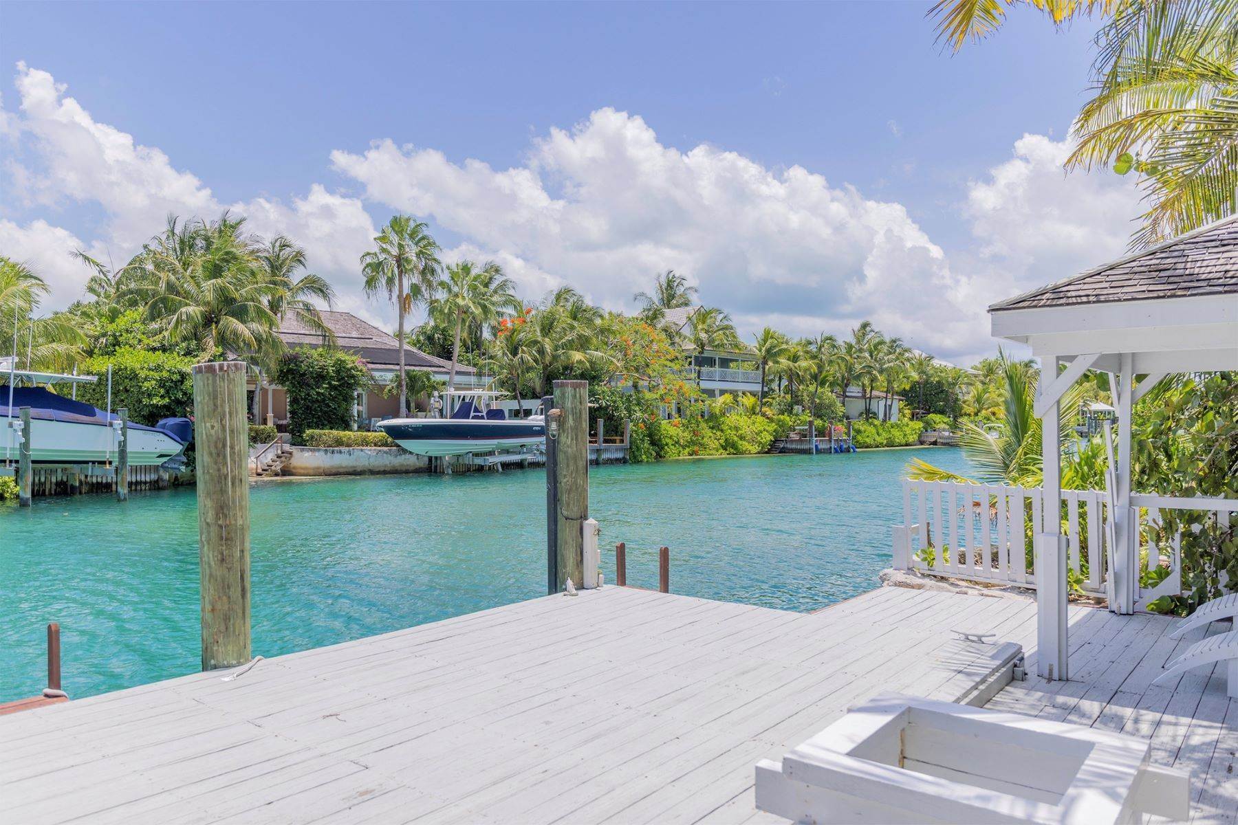 2. Single Family Homes for Sale at Pirates Retreat, Islands of Old Fort Old Fort Bay, Nassau and Paradise Island, Bahamas
