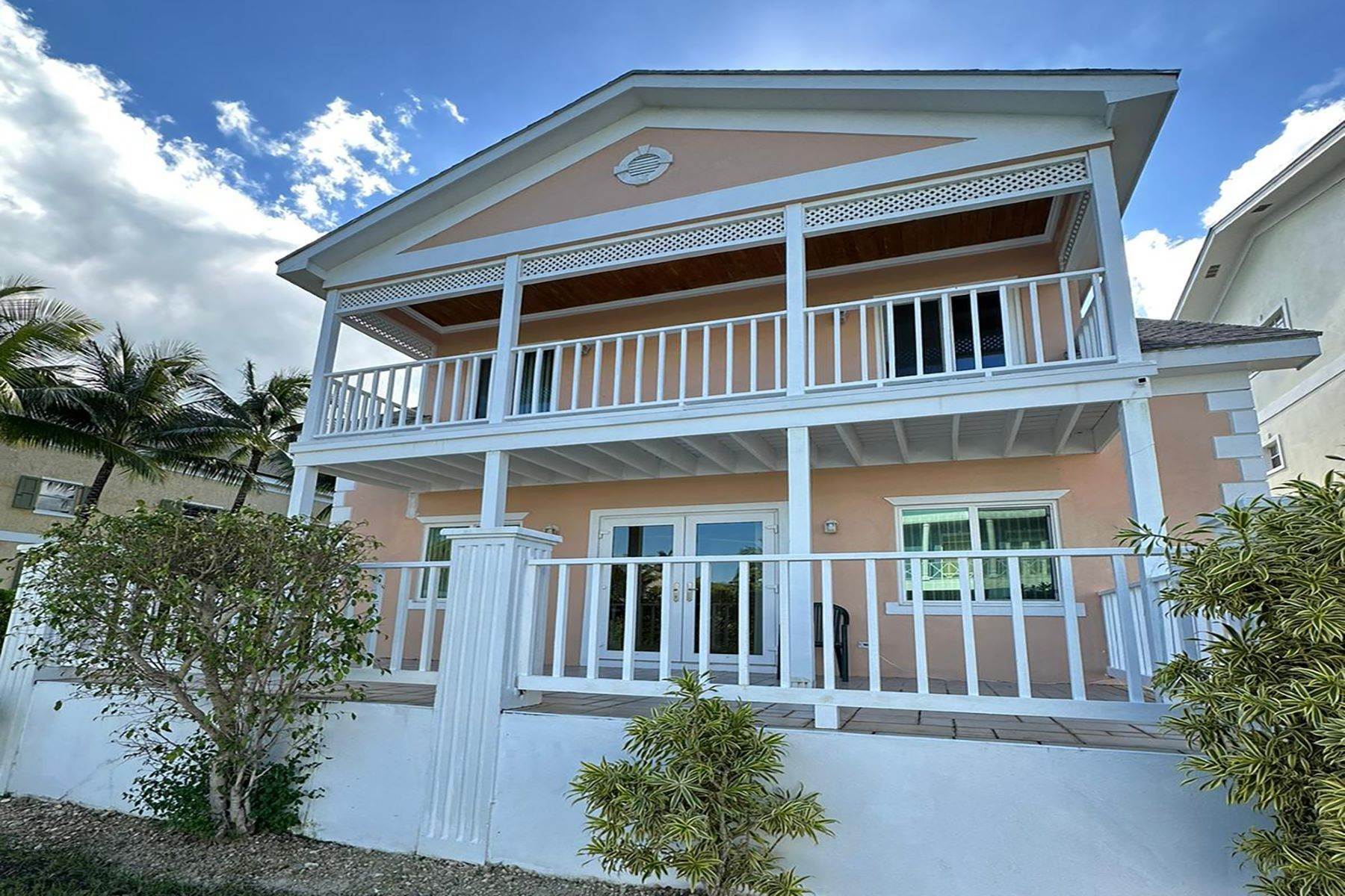 15. Single Family Homes for Sale at Sandyport Drive House Sandyport, Cable Beach, Nassau and Paradise Island, Bahamas