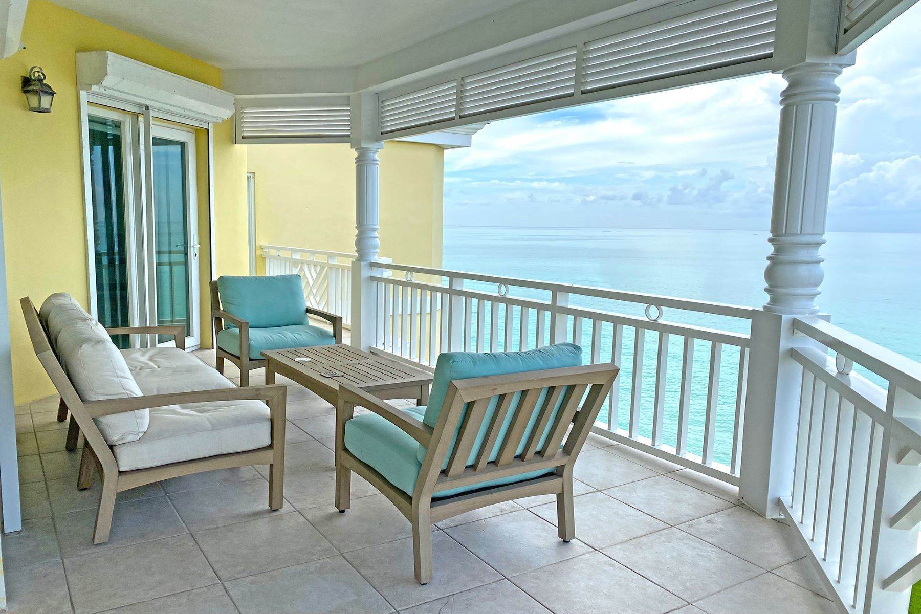 2. Condominiums por un Venta en E406 Bayroc Beachfront Penthouse Bayroc, Cable Beach, Nueva Providencia / Nassau, Bahamas