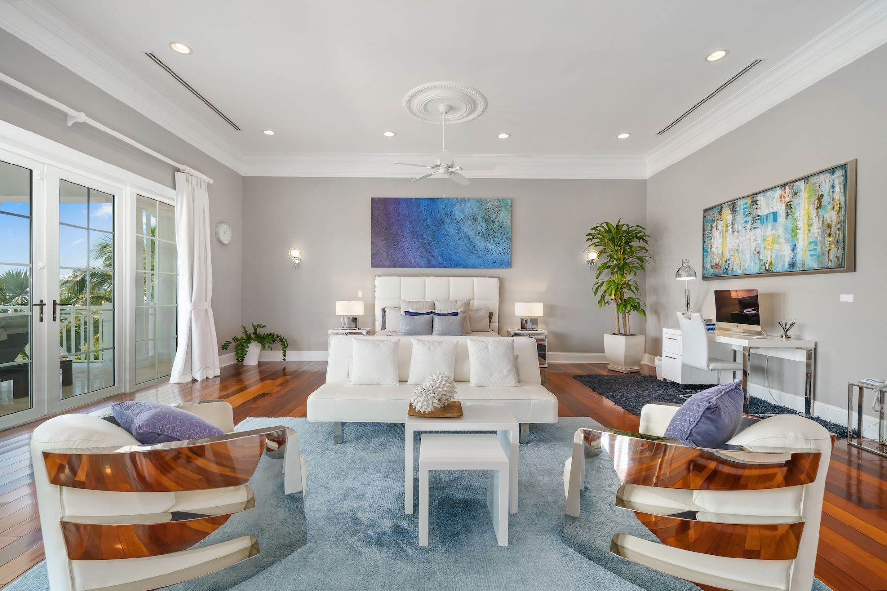 30. Single Family Homes for Sale at Ocean Club Estates, Paradise Island, Nassau and Paradise Island, Bahamas