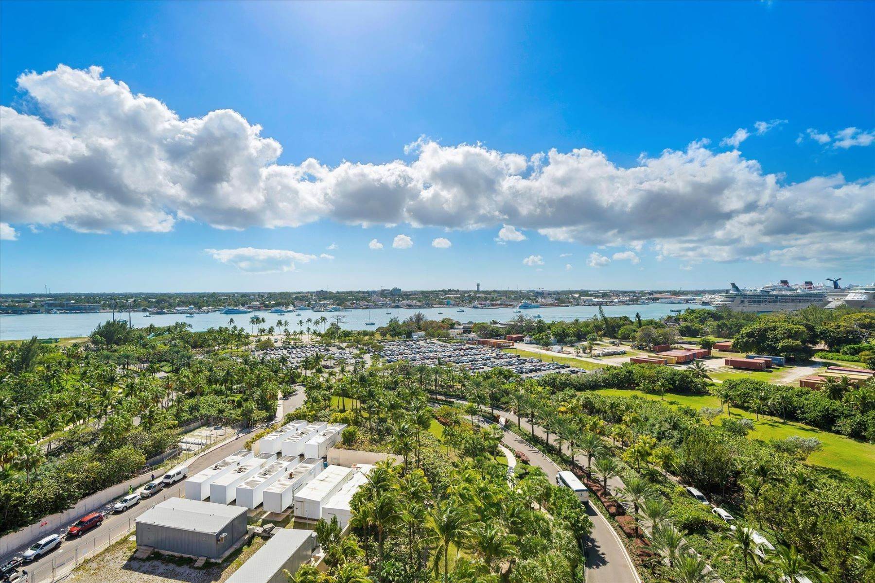 10. Condominiums for Sale at The Reef at Atlantis 11-905 Paradise Island, Nassau and Paradise Island, Bahamas