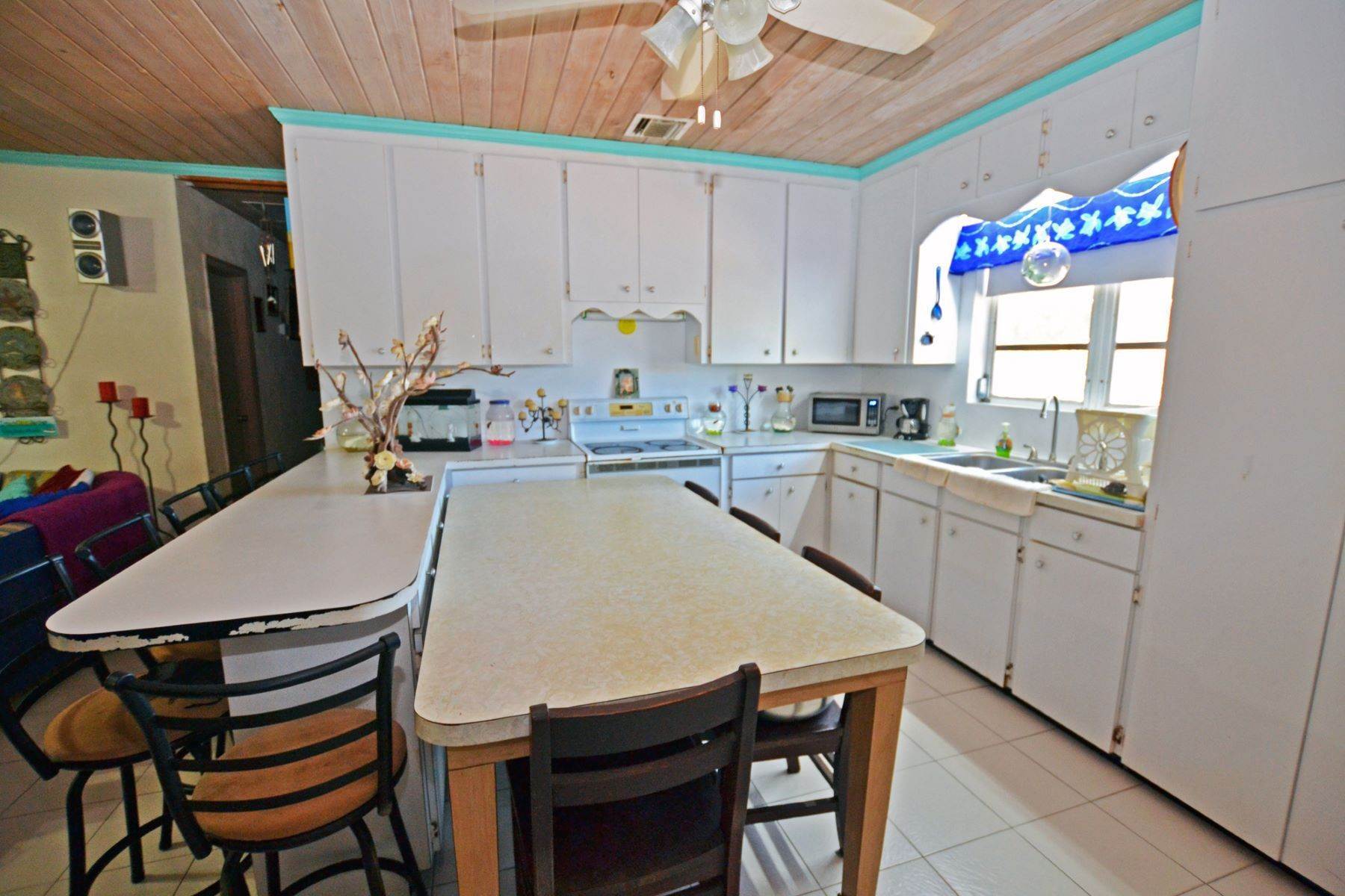 5. Single Family Homes pour l Vente à Hilltop Tuck-Away Spanish Wells, Eleuthera, Bahamas