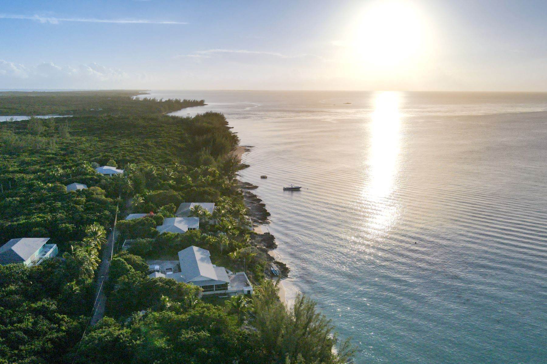33. Single Family Homes for Sale at Current, Eleuthera, Bahamas