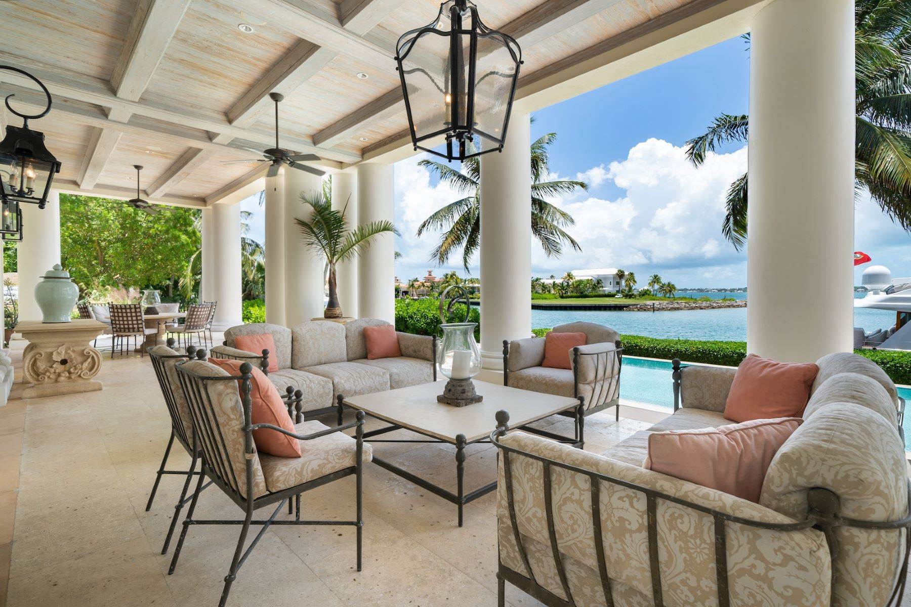 31. Single Family Homes pour l Vente à Sundara, Ocean Club Estates Ocean Club Estates, Paradise Island, New Providence/Nassau, Bahamas