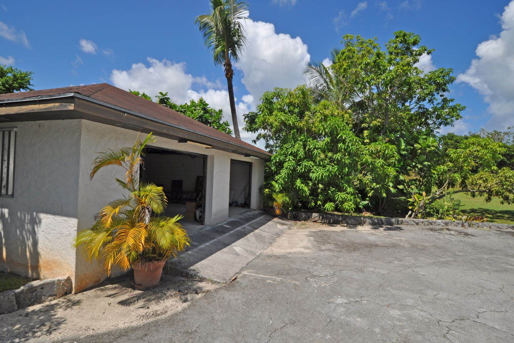 29. Single Family Homes for Sale at Village Road, Nassau and Paradise Island, Bahamas