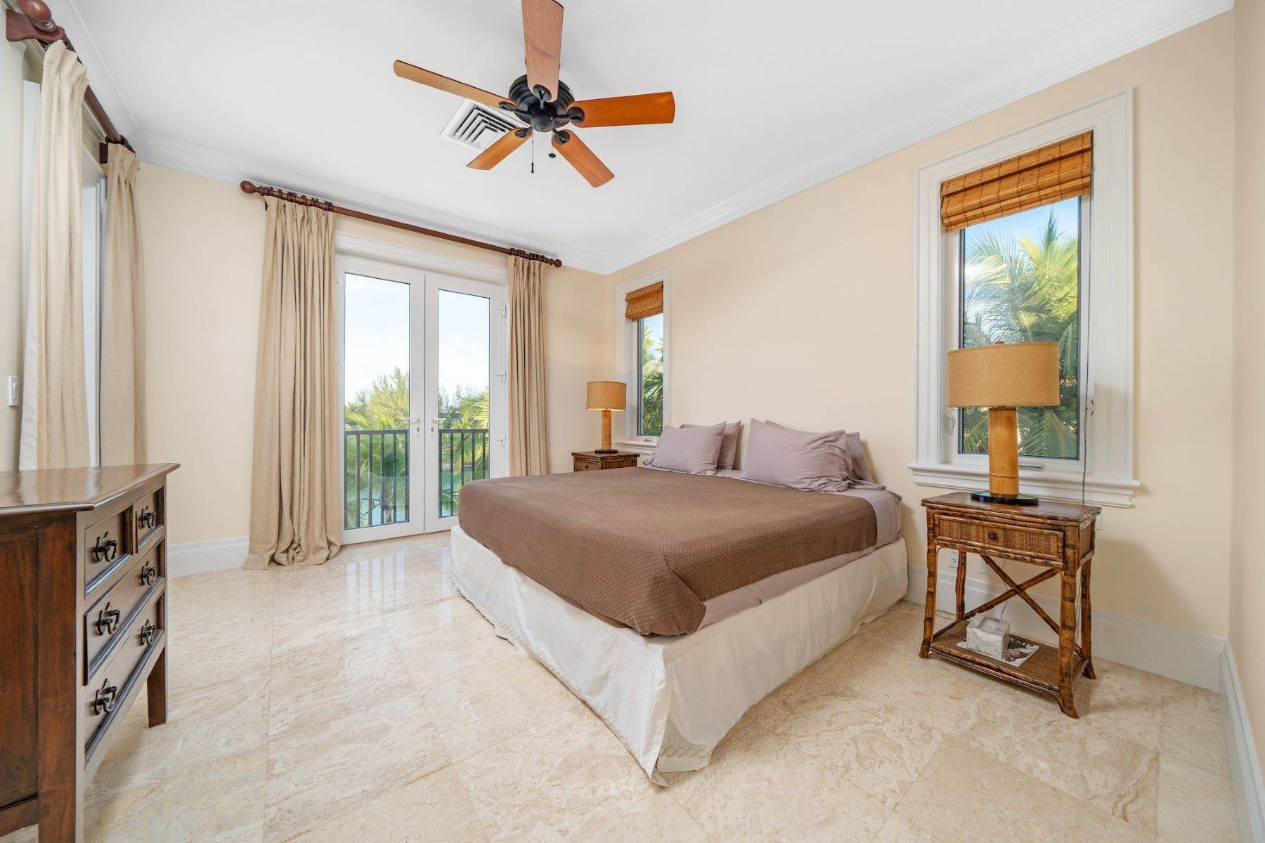 22. Single Family Homes for Sale at Amazonia House, Montagu Island Old Fort Bay, Nassau and Paradise Island, Bahamas