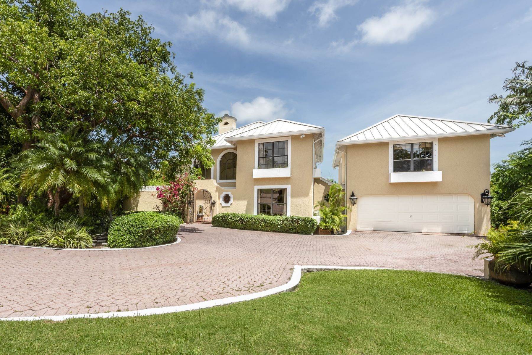 19. Single Family Homes for Sale at Lyford Cay Lyford Cay, Nassau and Paradise Island, Bahamas