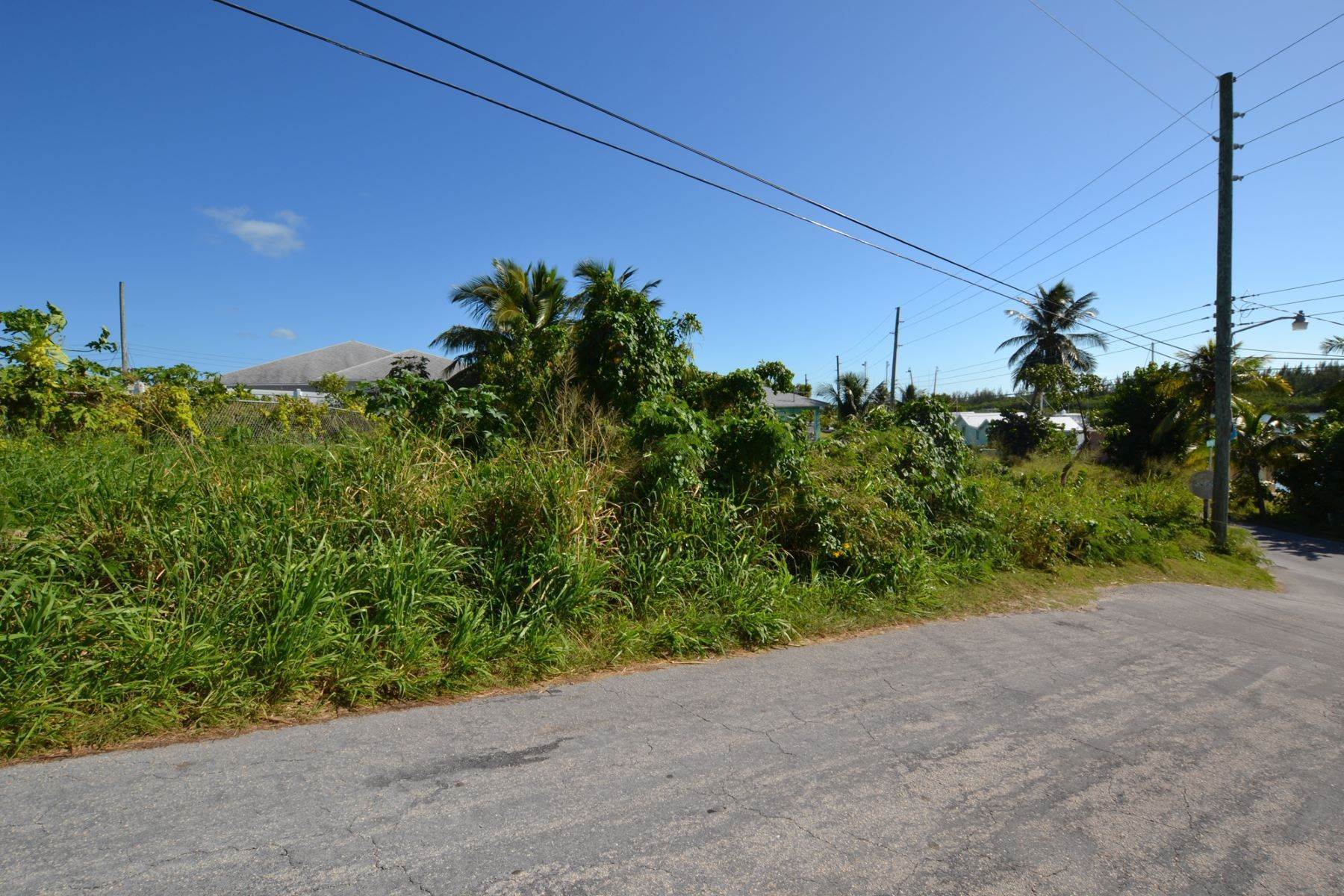 13. Other Residential Homes for Sale at Harbourfront Property with Hillside Lot Spanish Wells, Eleuthera, Bahamas