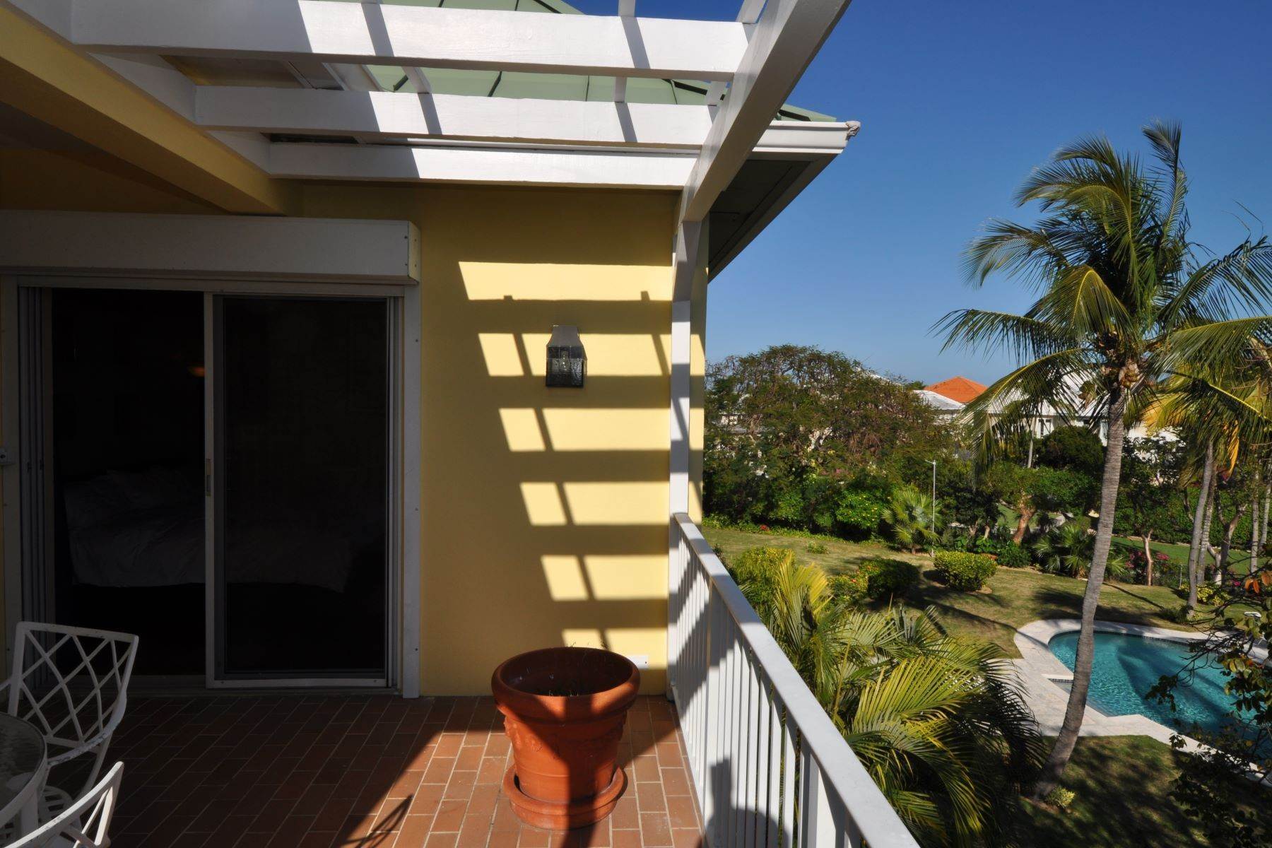 20. Condominiums for Sale at Paradise Island, Nassau and Paradise Island, Bahamas