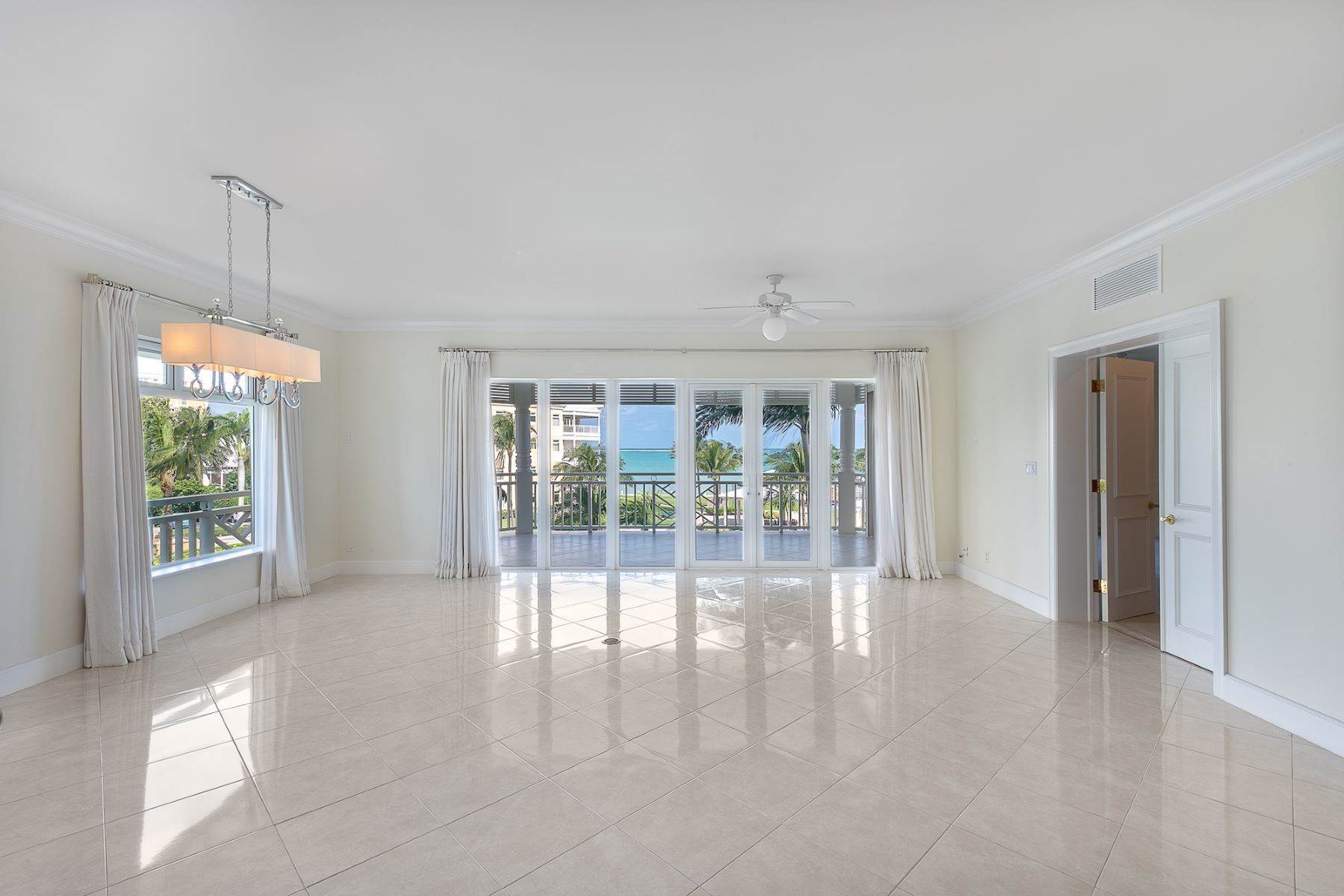 5. Condominiums for Sale at Bayroc, Roc Tower Bayroc, Cable Beach, Nassau and Paradise Island, Bahamas