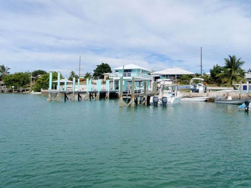 2. Single Family Homes 为 销售 在 Boater's Dream! Living, Storage & Private Dock 西班牙维尔斯, 伊路瑟拉, 巴哈马