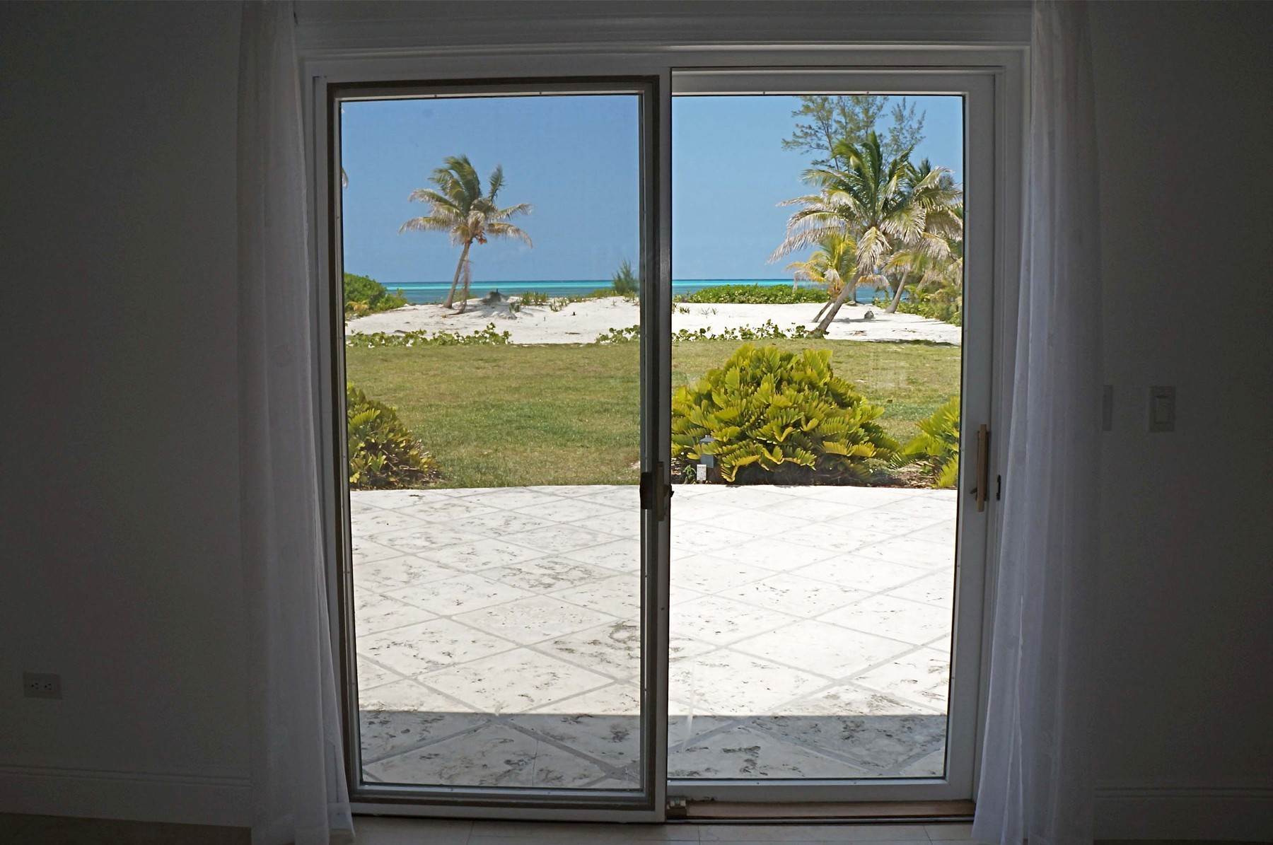 9. Single Family Homes por un Venta en Freedom - Beachfront Home Spanish Wells, Eleuthera, Bahamas